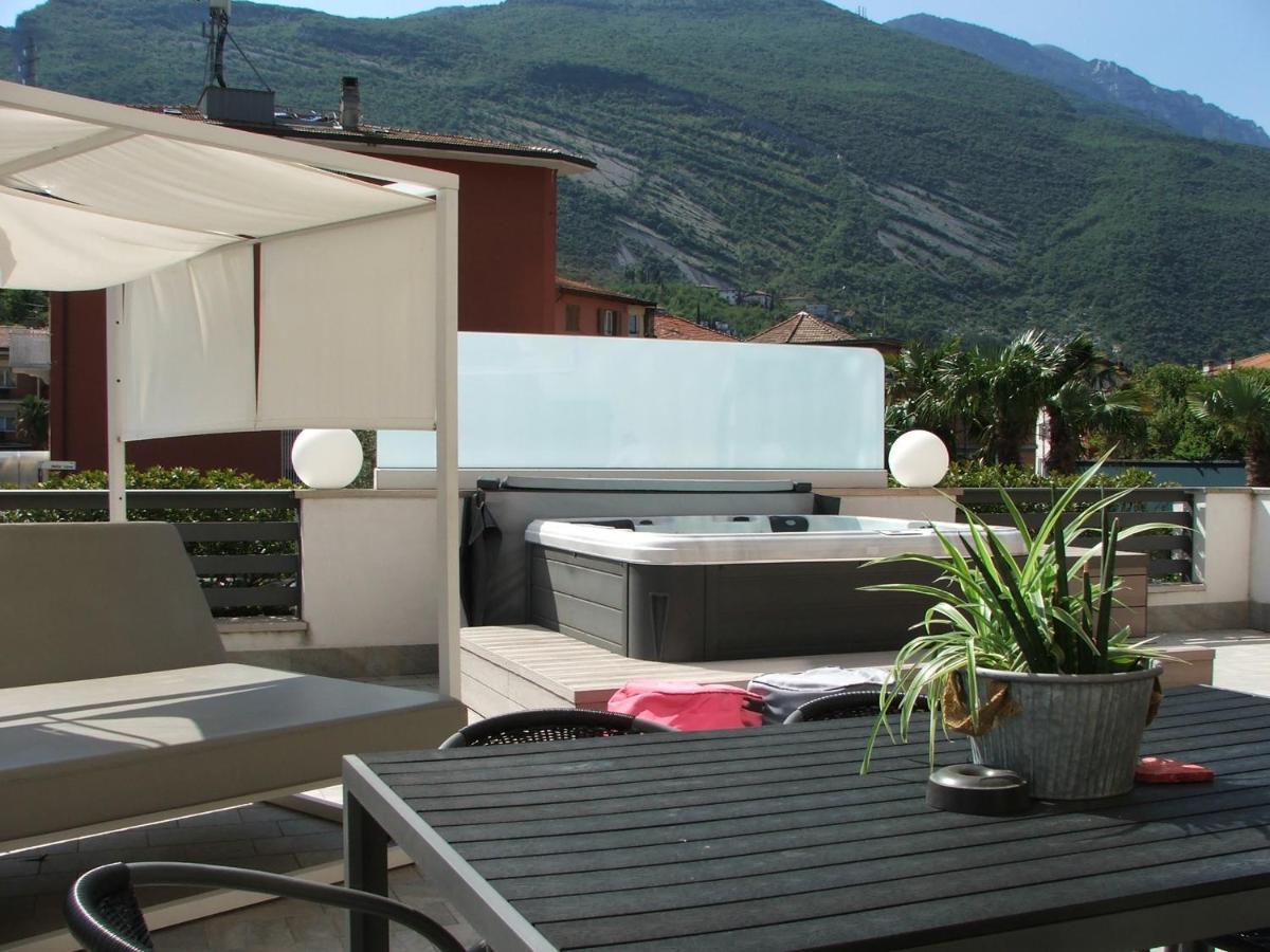 Hotel Aurora & Appartamenti Torbole Sul Garda Ngoại thất bức ảnh