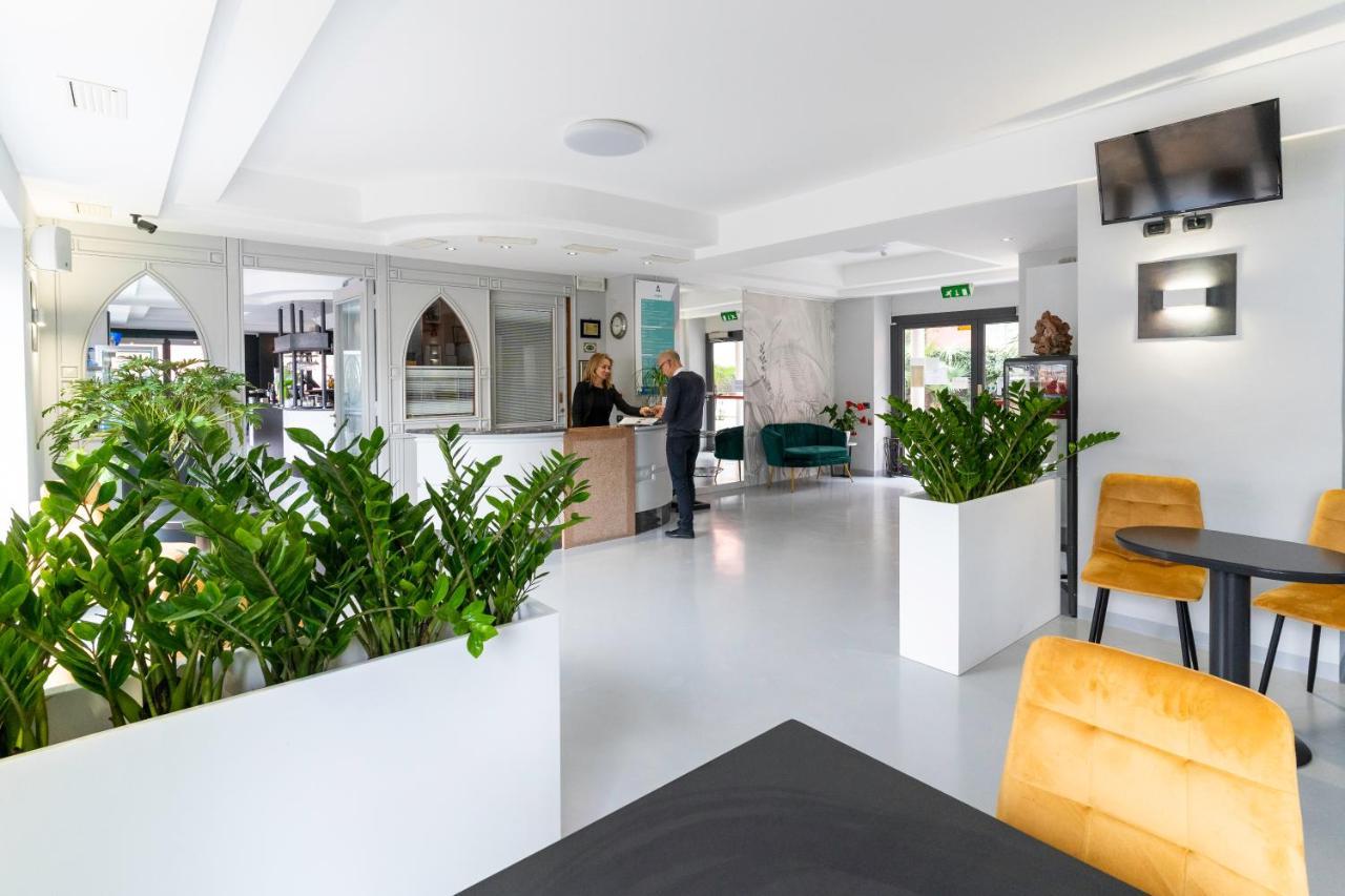Hotel Aurora & Appartamenti Torbole Sul Garda Ngoại thất bức ảnh